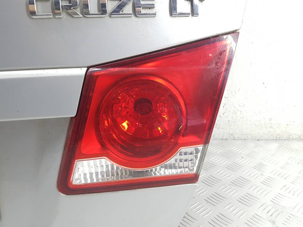 Фонарь крышки багажника правый Chevrolet Cruze 2 (J300) купить в России
