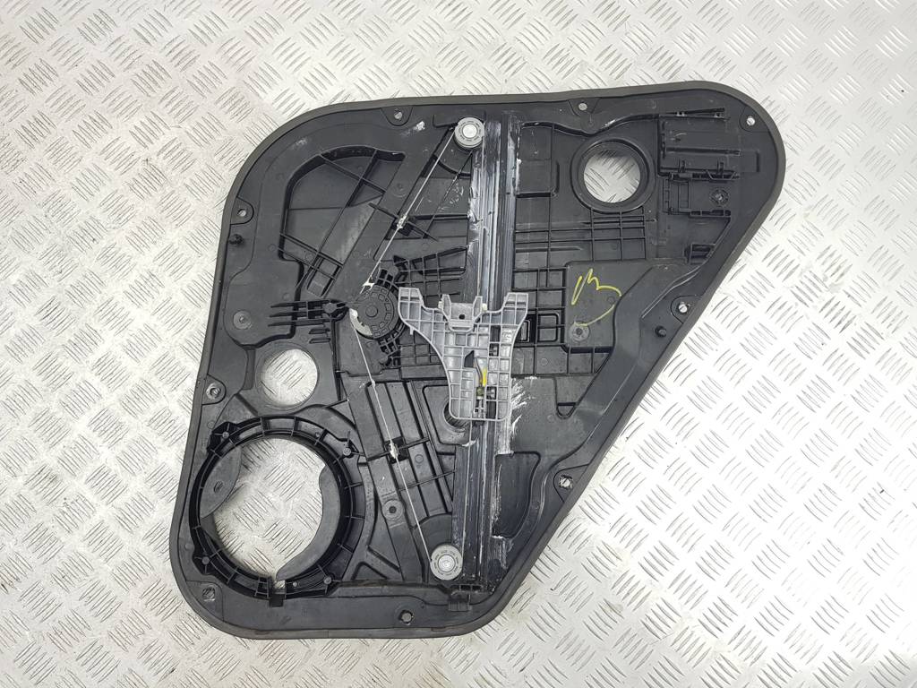 Стеклоподъемник механический двери задней левой Kia Sportage 4 (QL) купить в России