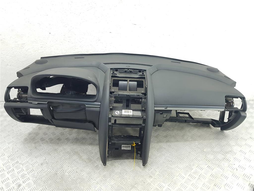 Торпедо (панель передняя) Peugeot 407 купить в Беларуси
