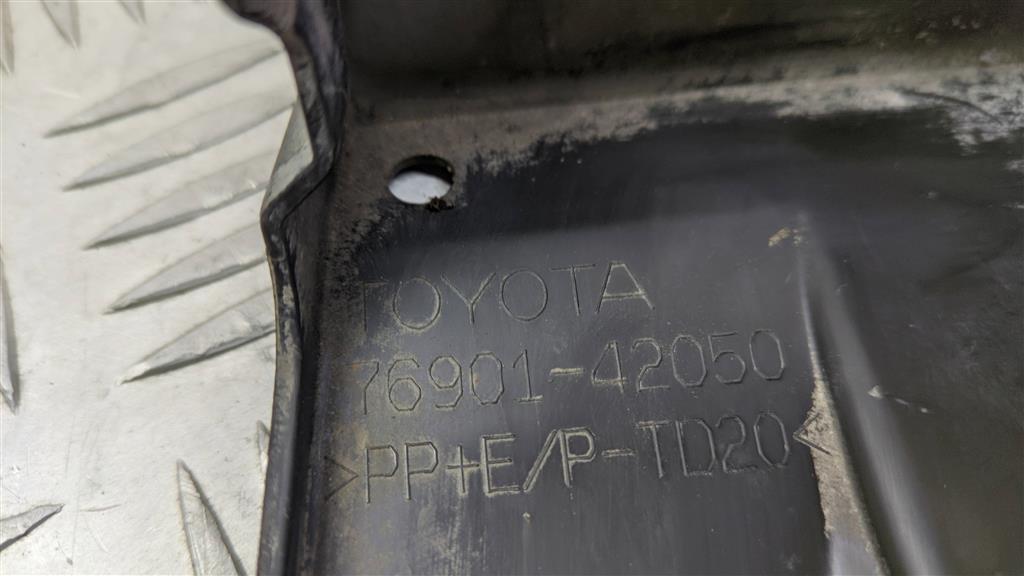 Брызговик передний Toyota Rav4 5 купить в Беларуси